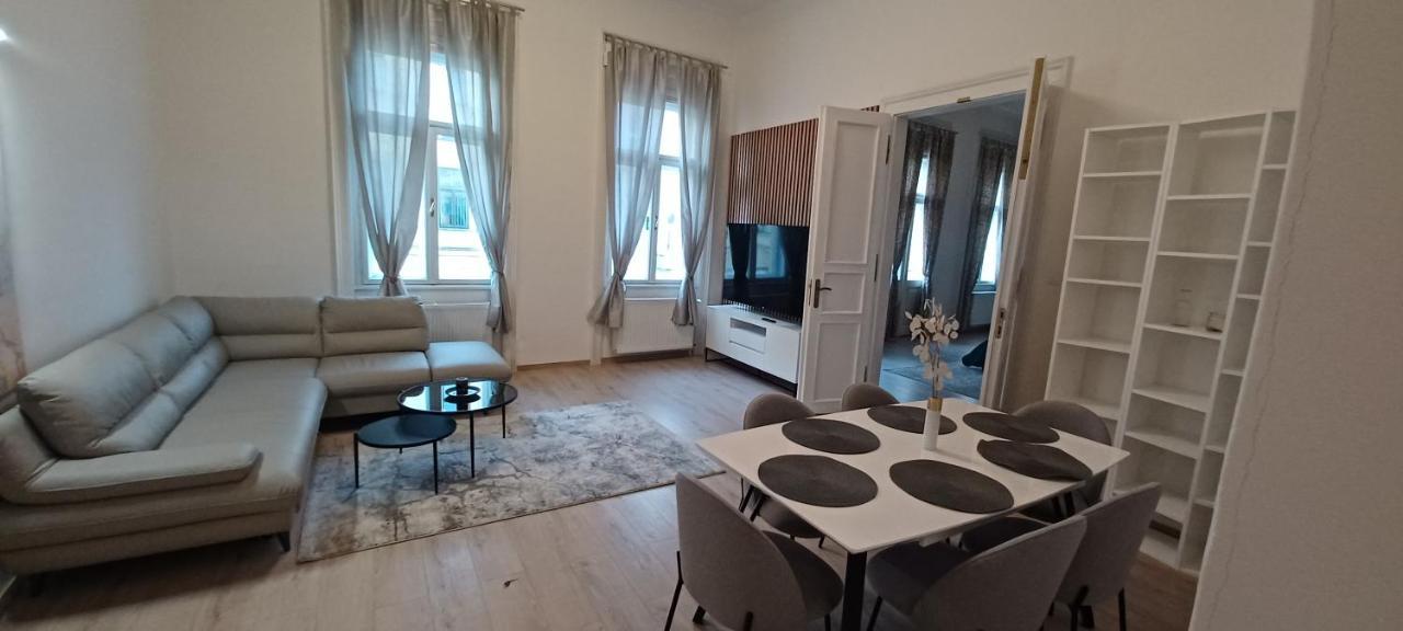 Entrez Apartment 3 - Historical Centre Košice Extérieur photo