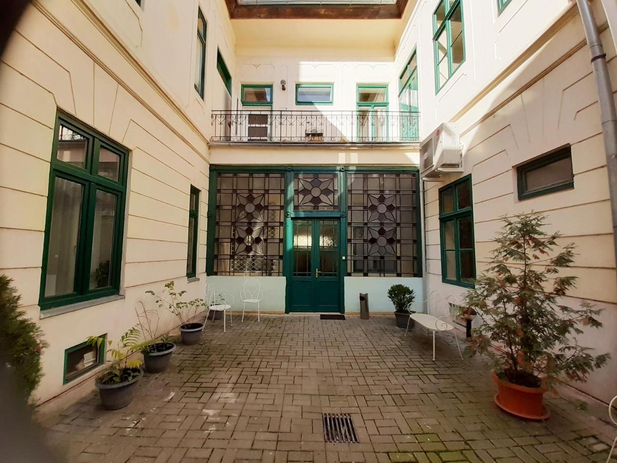 Entrez Apartment 3 - Historical Centre Košice Extérieur photo