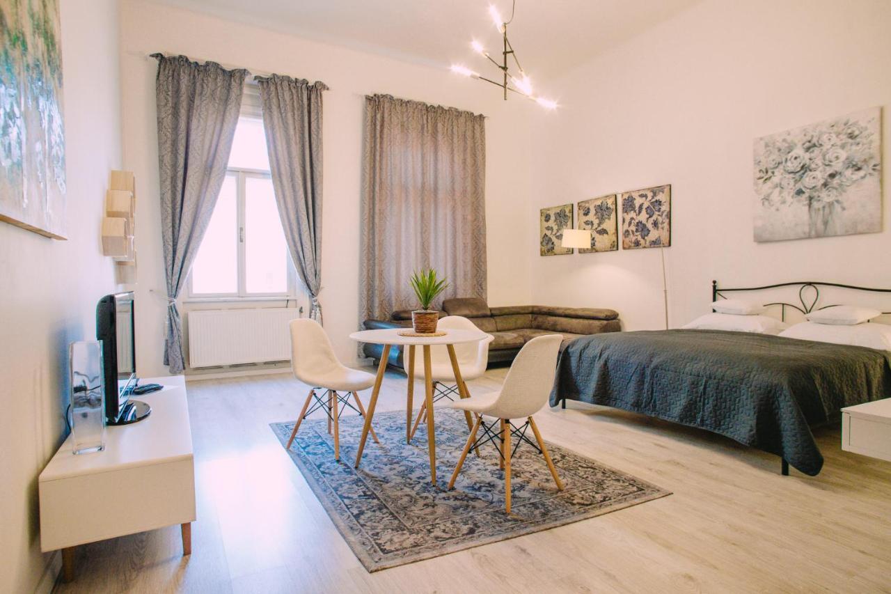 Entrez Apartment 3 - Historical Centre Košice Extérieur photo